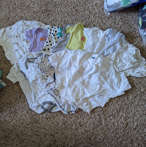 Multiples Other - Lot of 16 short sleeve snap onesies
